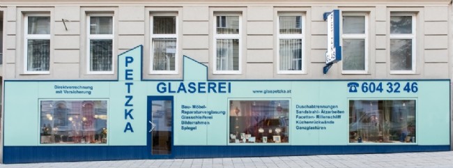 Glas Petzka Büro von außen